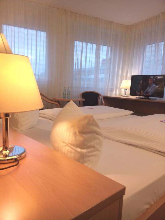 Central Hotel Winnenden Bagian luar foto