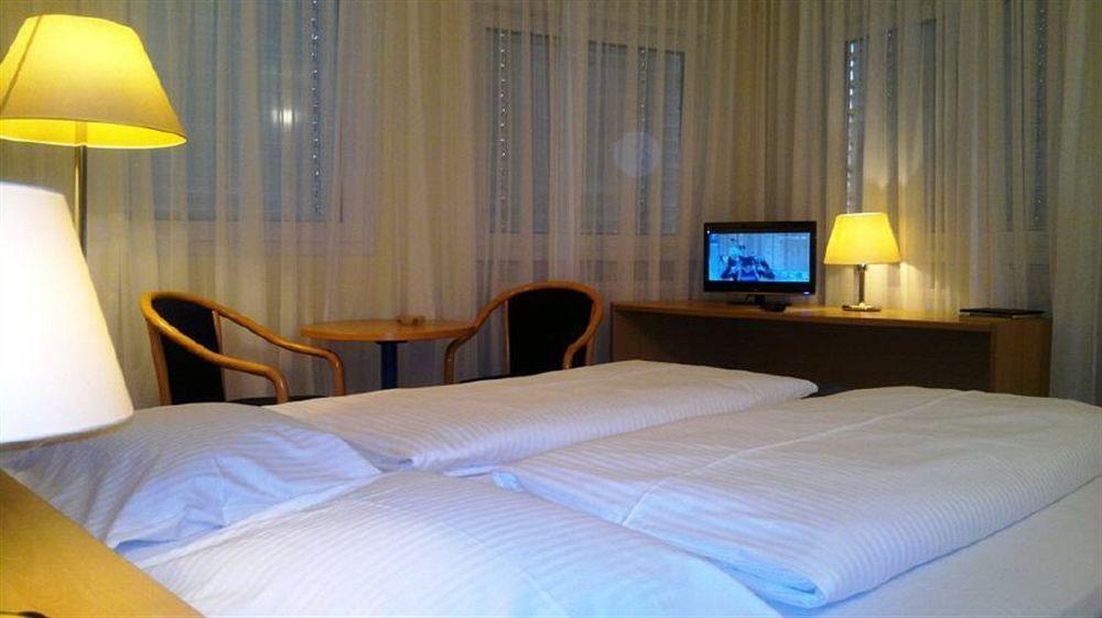 Central Hotel Winnenden Bagian luar foto