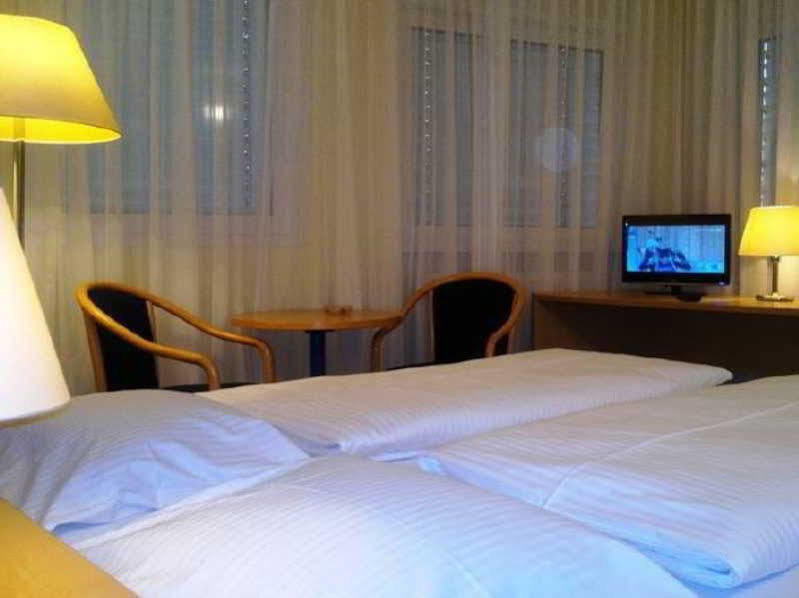 Central Hotel Winnenden Bagian luar foto