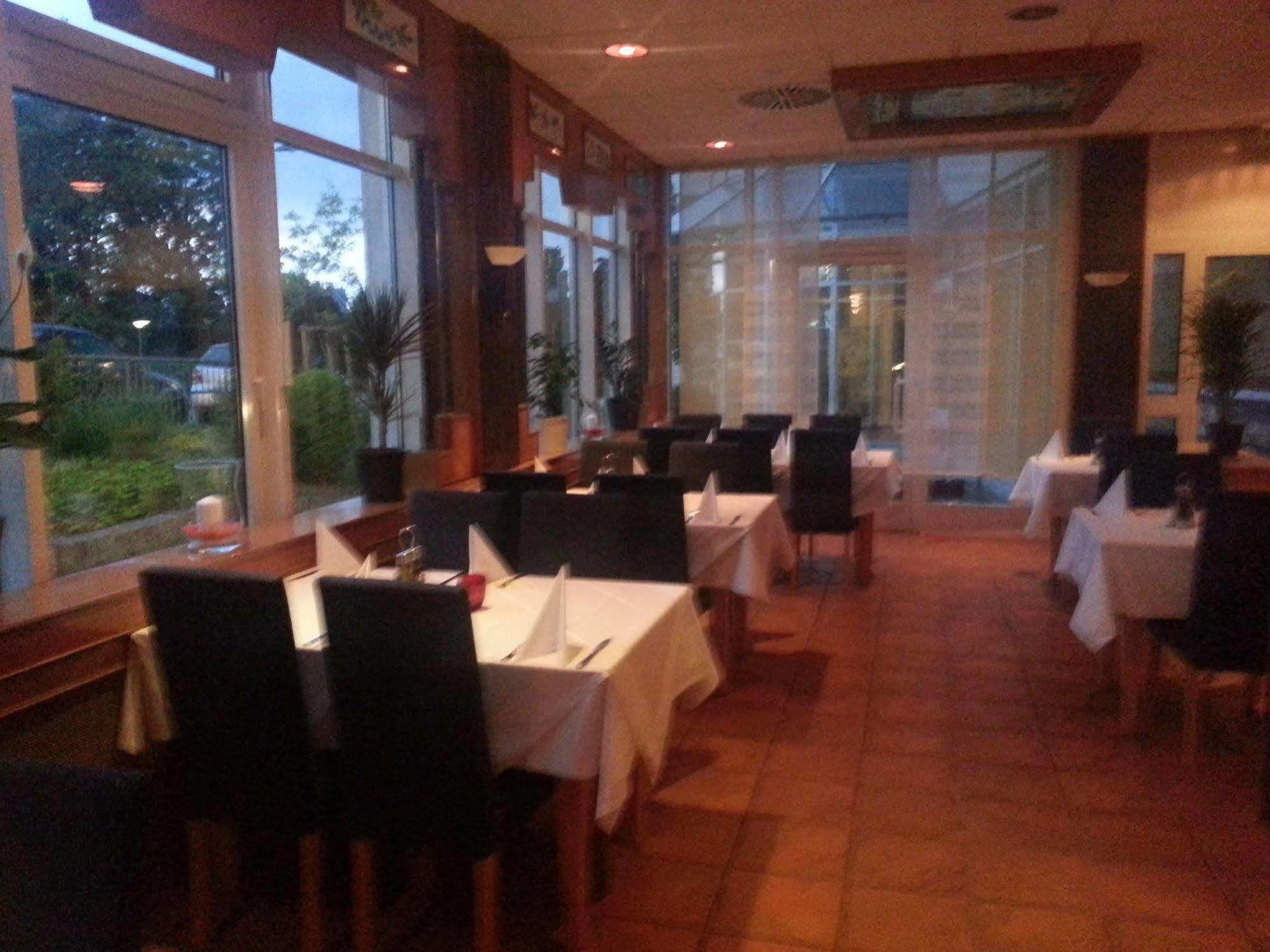Central Hotel Winnenden Bagian luar foto