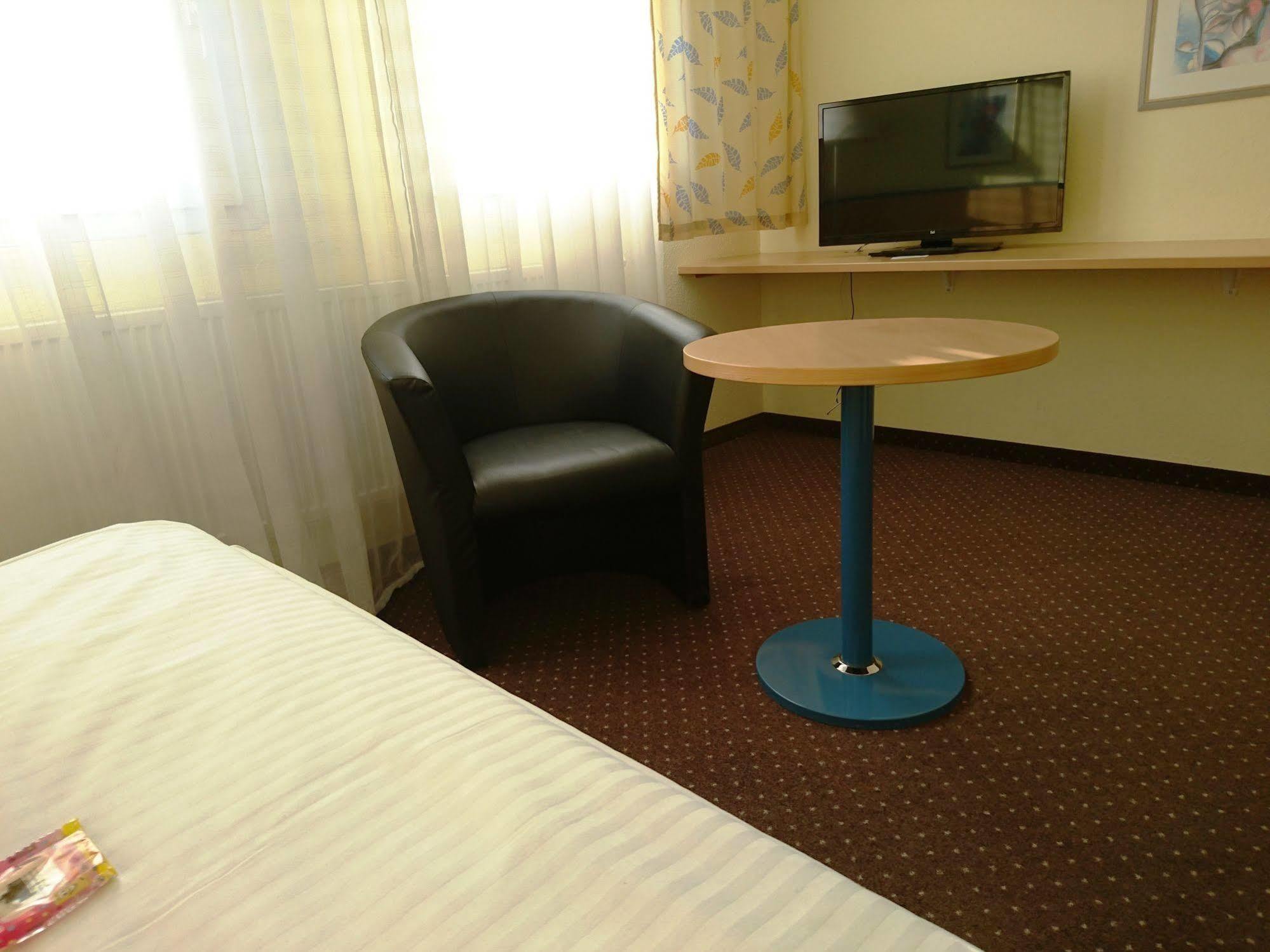 Central Hotel Winnenden Bagian luar foto