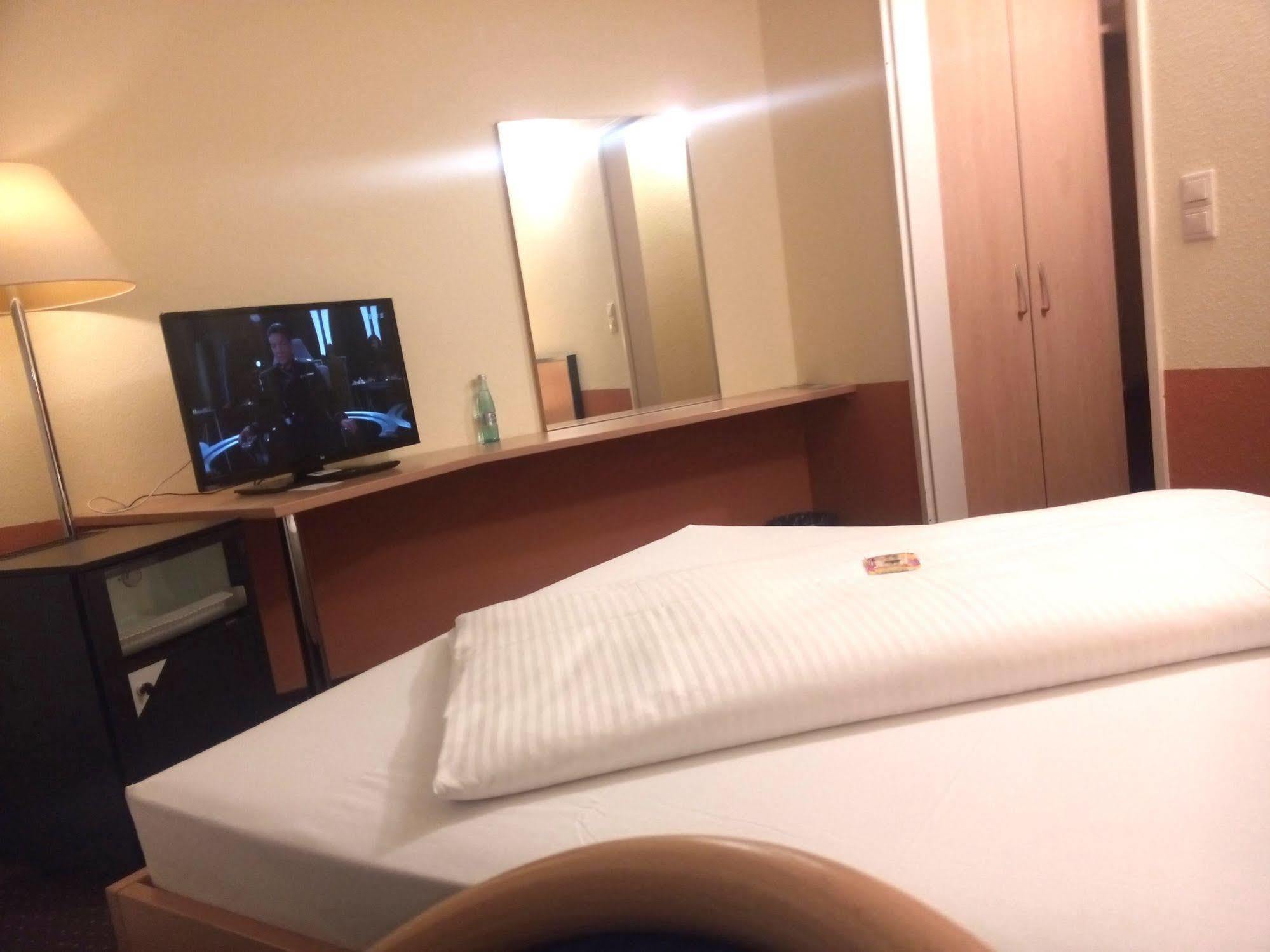 Central Hotel Winnenden Bagian luar foto