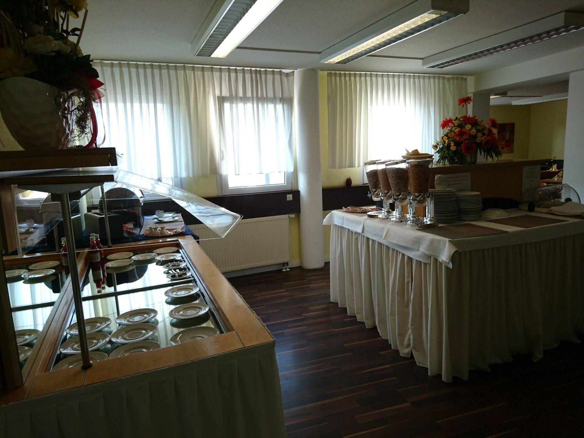 Central Hotel Winnenden Bagian luar foto
